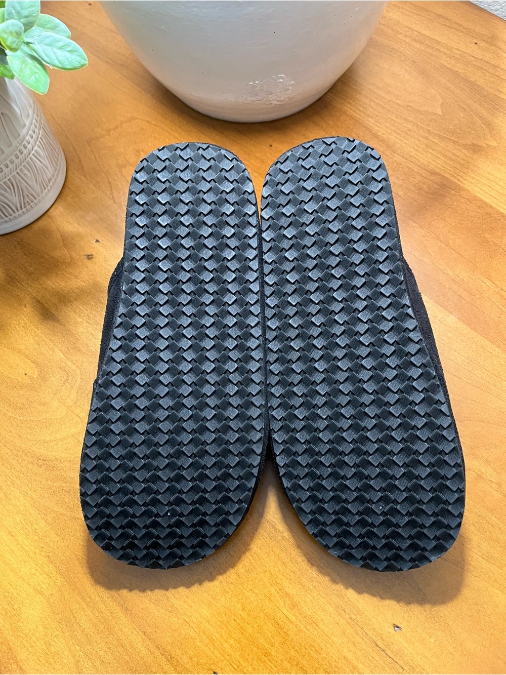 Lucky Brand Kids Black Microsuede  Plush Slippers NWOT - Picture 4 of 6